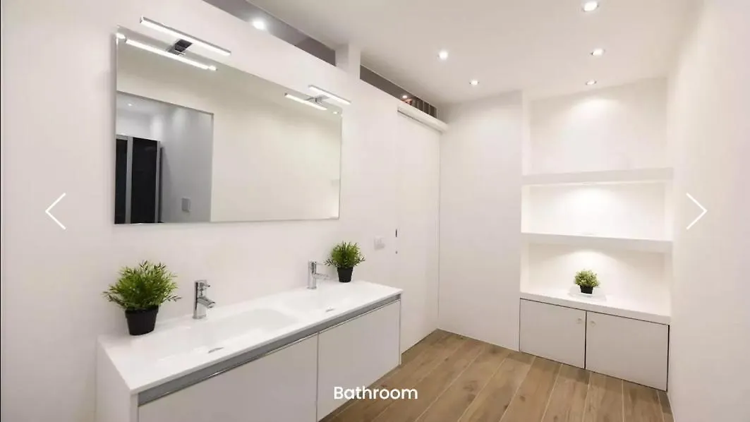 Whole 2 Bedrooms Apartment In Milano  ميلان